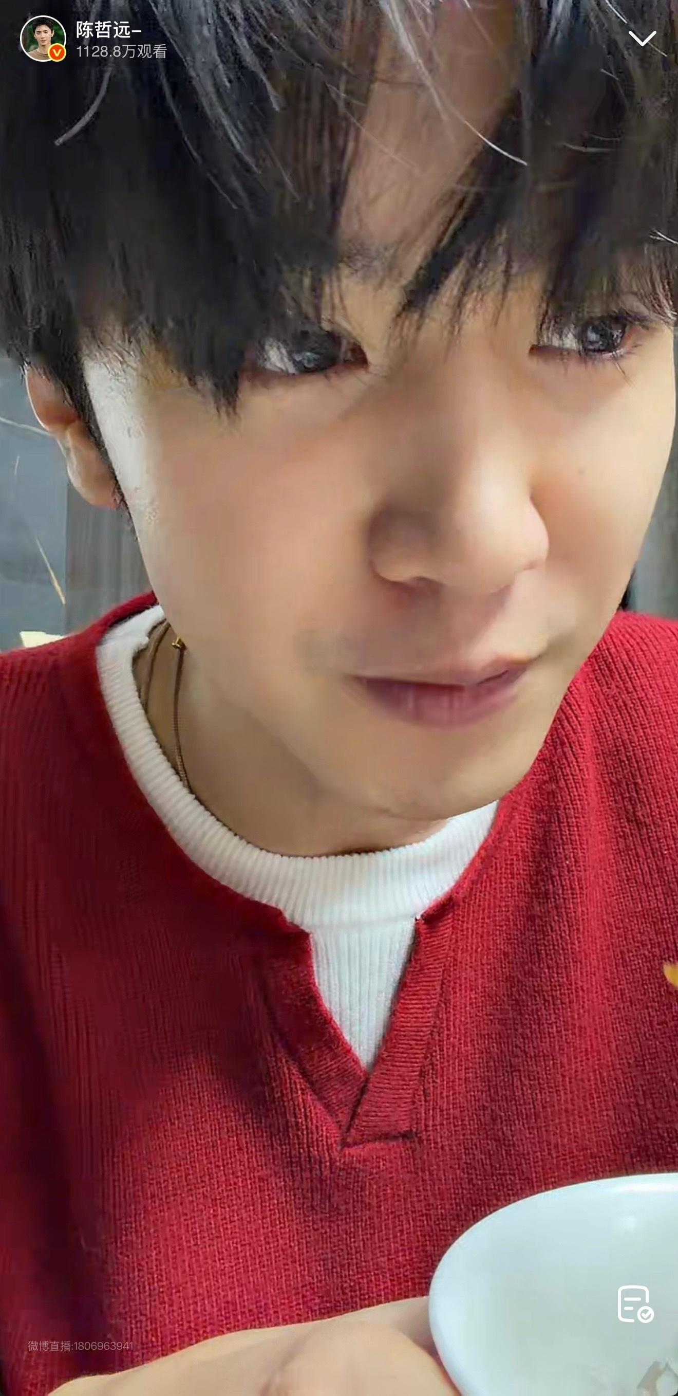 陈哲远直播吃年夜饭啦，给大家准备的🧧20点26发出，还祝大家不管抢到还是没抢到