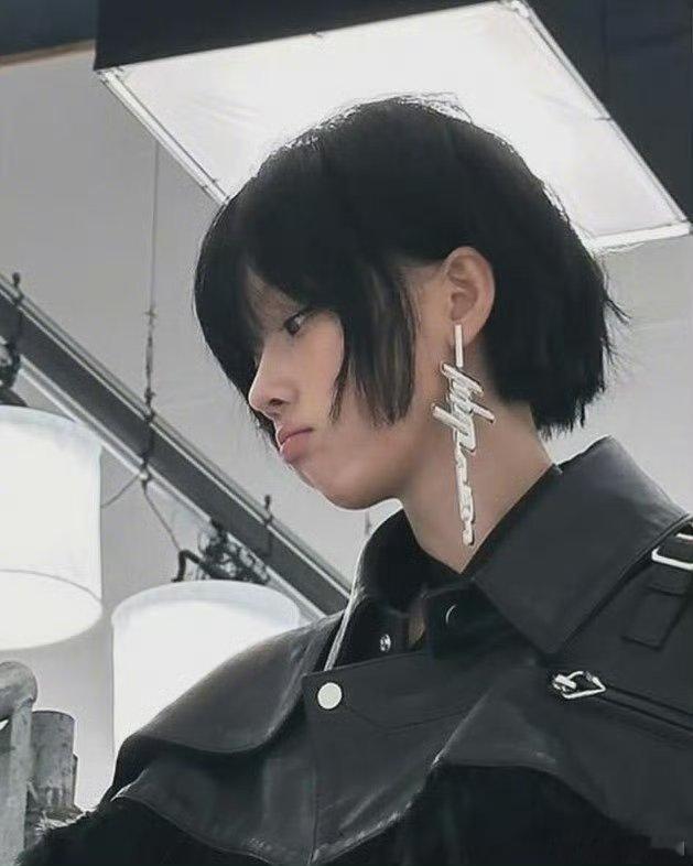 #金玟庭短发机械姬#好帅啊#金玟庭黑色超短发# ​​​