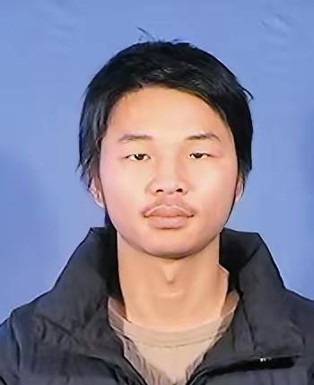 陈及时，19岁，湖北通山县人，长江大学土木工程专业大一学生。2009年10月24