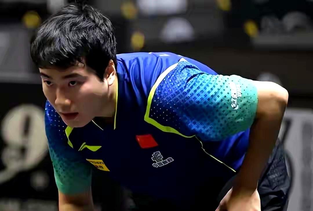 乒乓球亚锦赛男团半决赛，第一场梁靖昆大战张本智和，今天梁靖昆充当二单，第一个出场