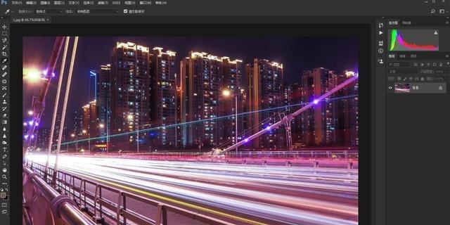 PS教程：一张普通摄影图如何打造出高逼格黑金色调？

一张普通的城市夜景照片，为