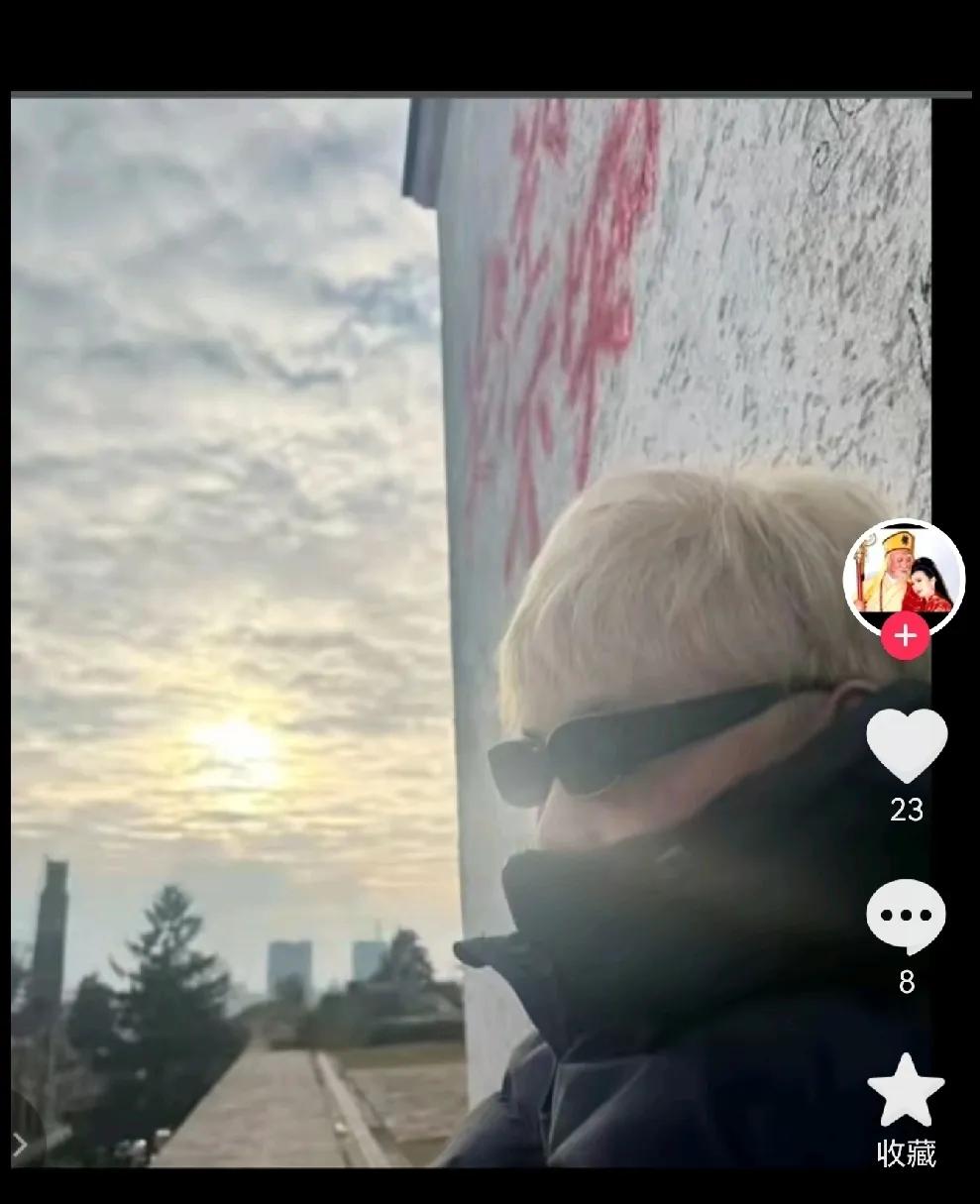 在塞尔维亚古城堡上涂鸦的那位竟然是个台🐸，这下算是给大陆网友洗白了。这位网名叫