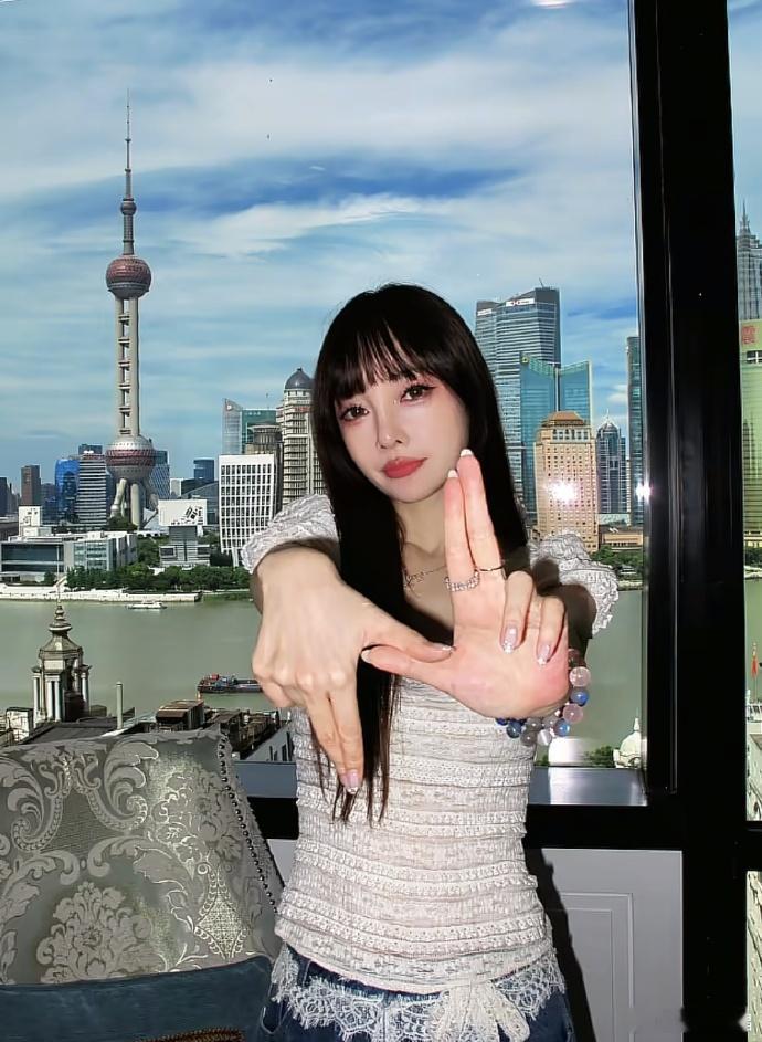 以下范上！李小璐比出CSC手势！你惊喜了吗？李小璐cblock说唱巅峰对决202