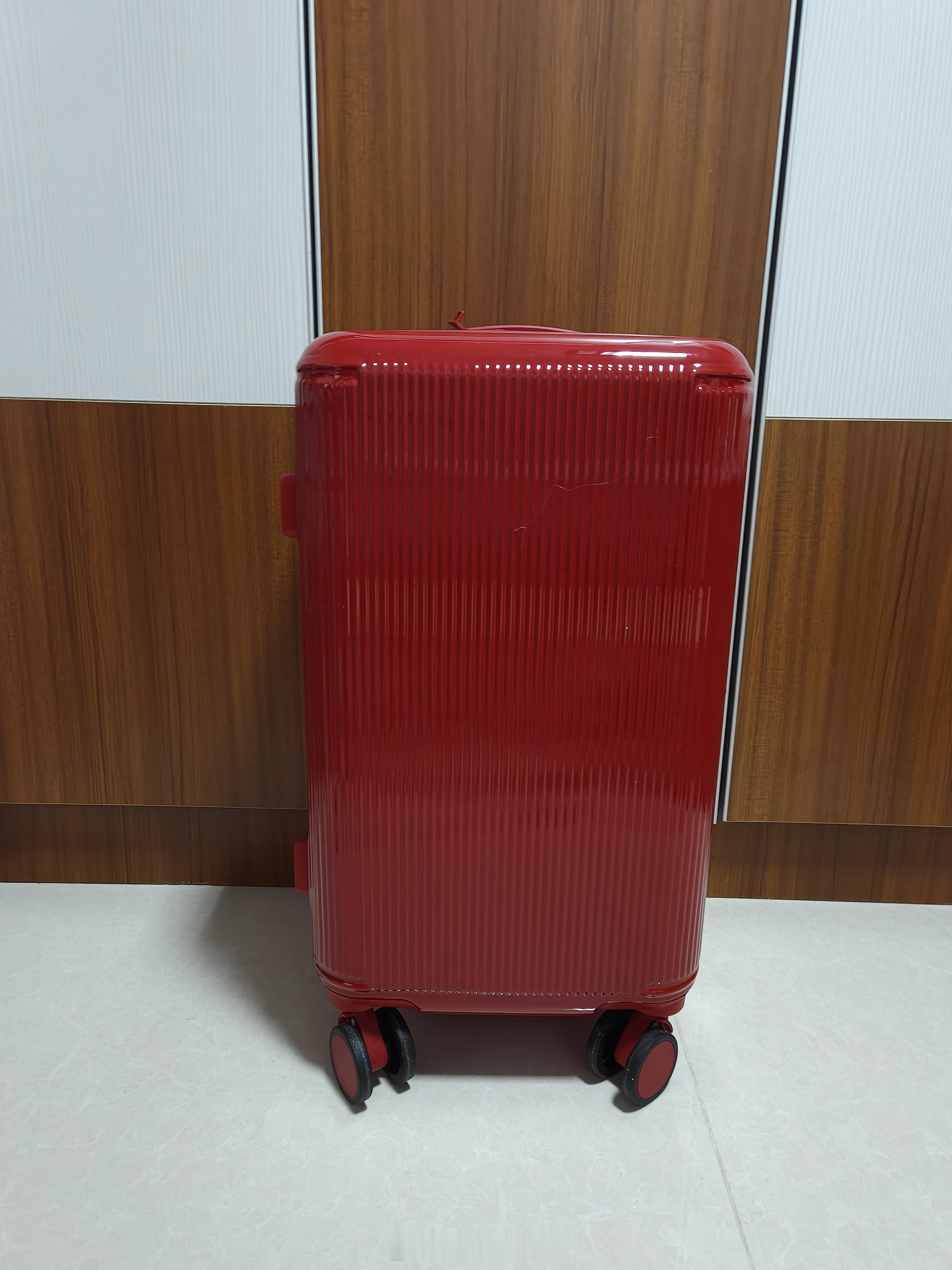 🎉抽奖 关注+点赞，抽1位送旅行箱套装，内含便携充气颈枕、手机挂绳、护照夹……
