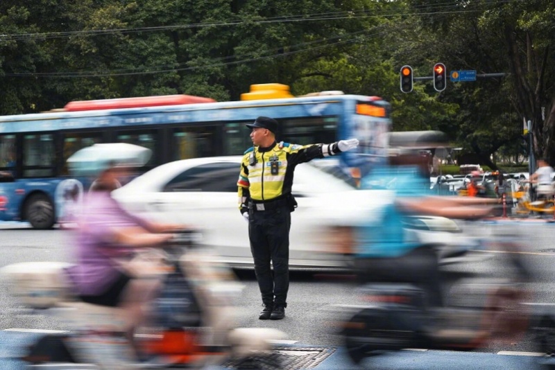 【广州今日18时起迎端午假期出城高峰！易拥堵缓行路段公布】6月18日，南都N视频