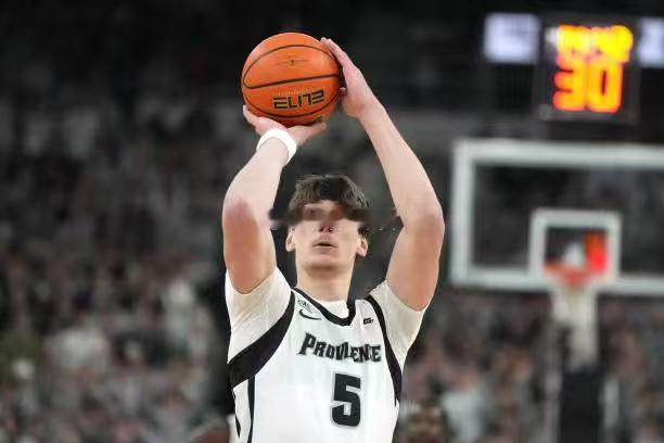 根据DraftExpress记者Jon Chepkevich的消息，经纪人Sco