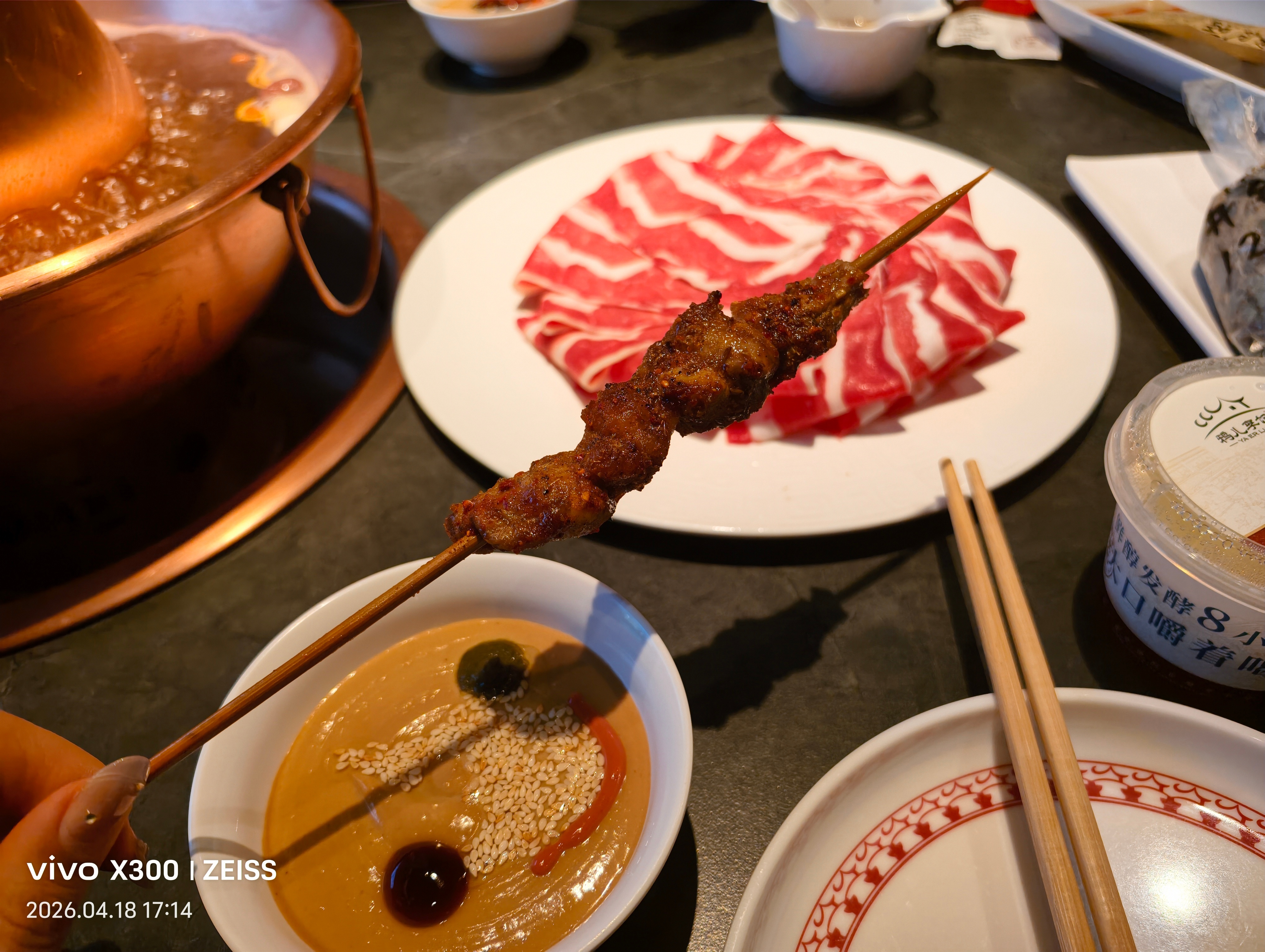 一回北京就又来牛街吃铜锅涮肉了，真是满满烟火气，好幸福，牛街他就没有难吃的东西！