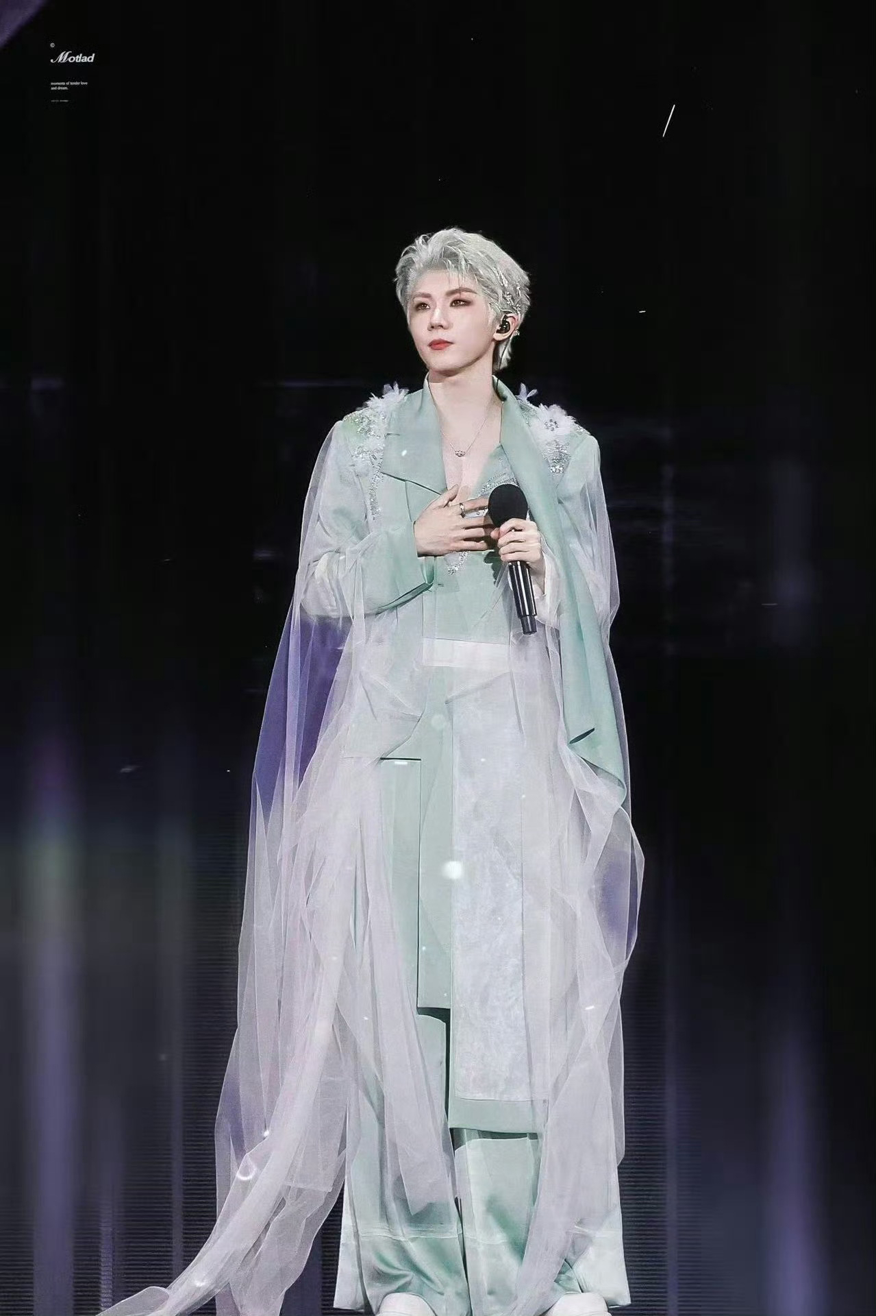 马嘉祺每次回家都会抱妈妈天呢，小马分享自己和妈妈的相处细节，马嘉祺说自己觉得最幸