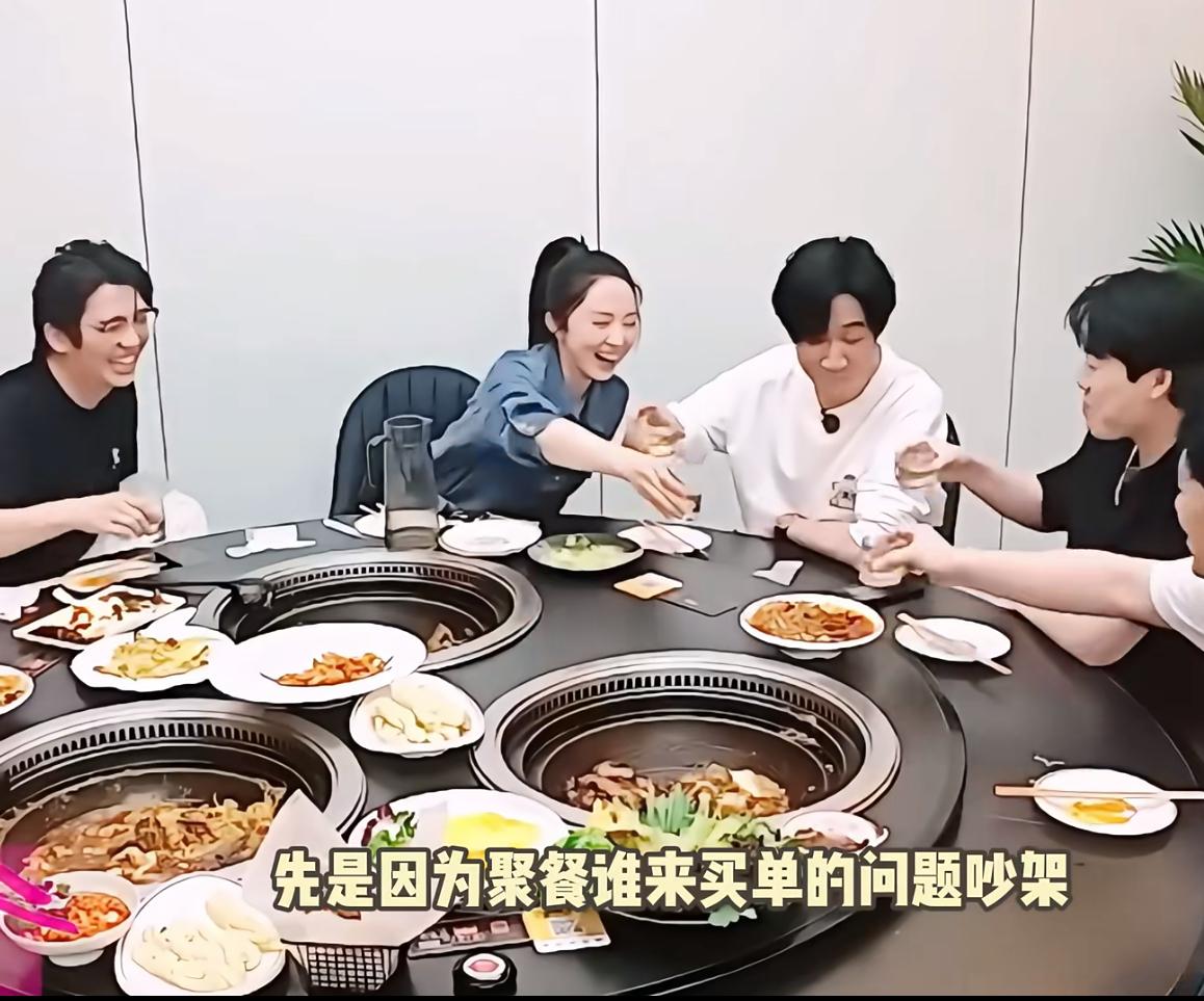 董璇与她老公抢着付款这段隔着屏幕都感到窒息。
《姐姐当家》请到董璇真是捡到宝了。