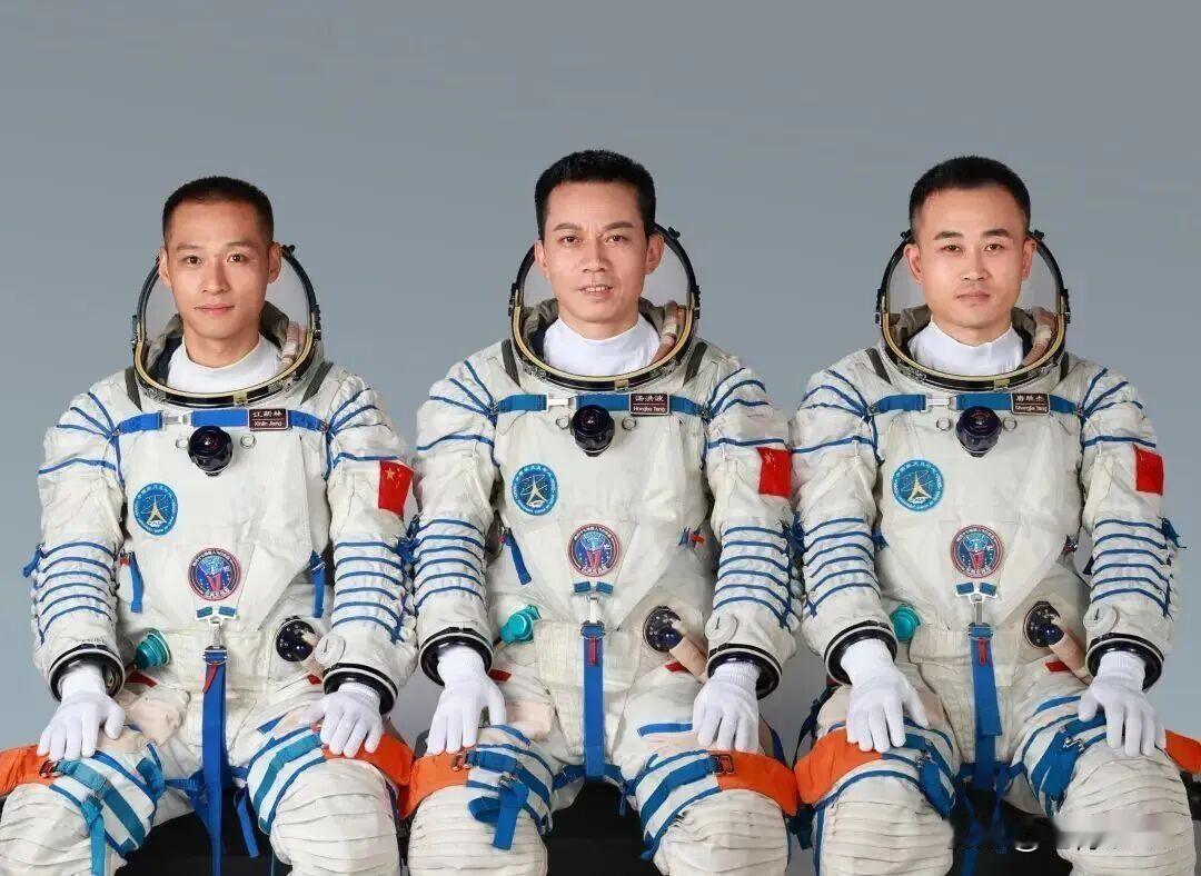 2023年10月26日，神舟十七号由长征二号F运载火箭在酒泉卫星发射中心发射升空