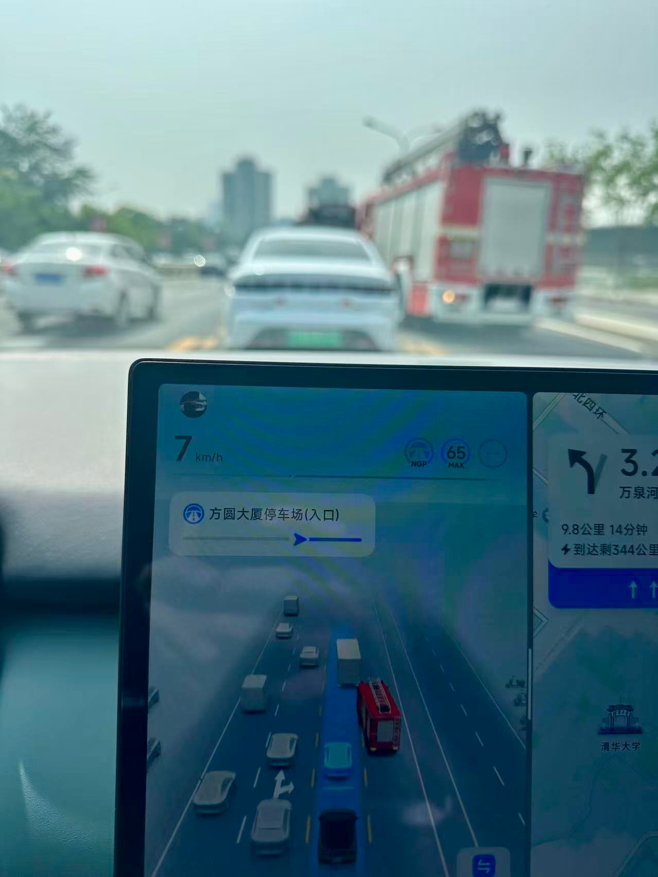 第一次在路上见到消防车的SR模型。小鹏p7+ ​​​