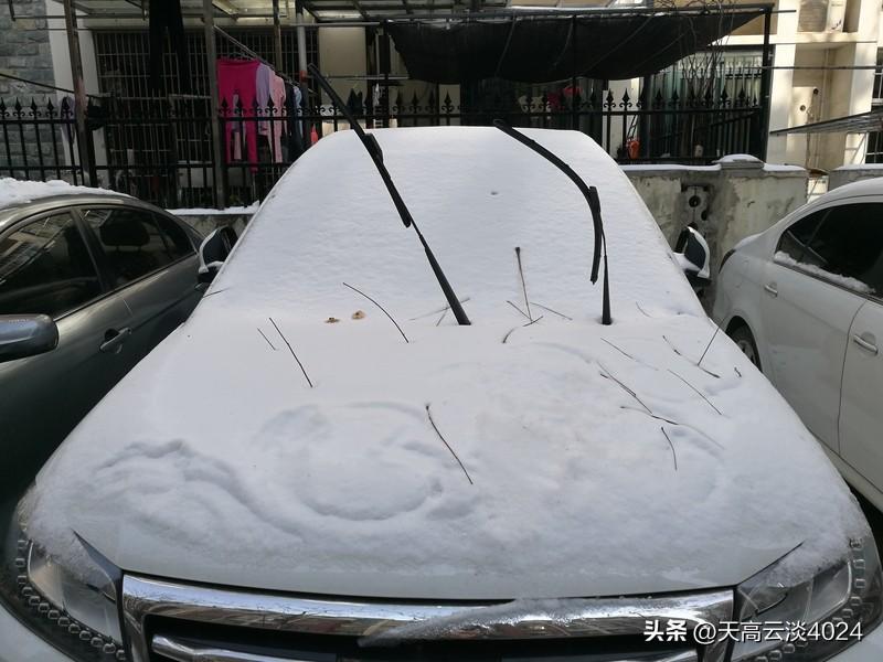 雨刮器刮不干净？用铅笔就能搞定 雨刮器刮不干净真的很让人头疼，每次下雨天开车，模