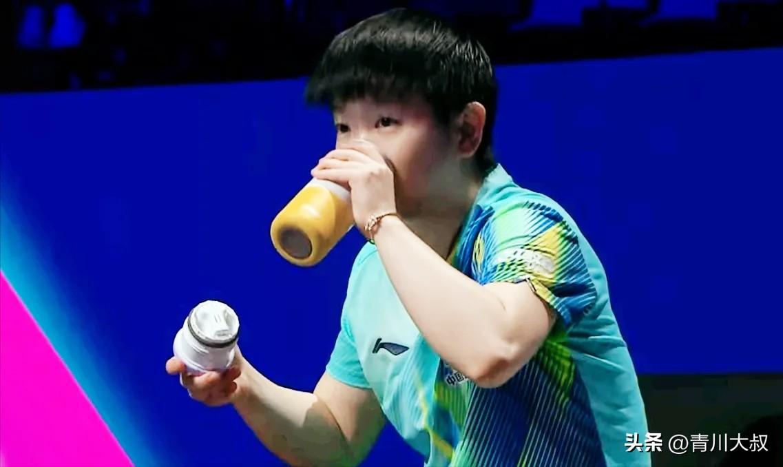 有人说孙颖莎打蒯曼不应该呐喊，
一个细节说明事出有因！

你们看，
莎莎休息的时