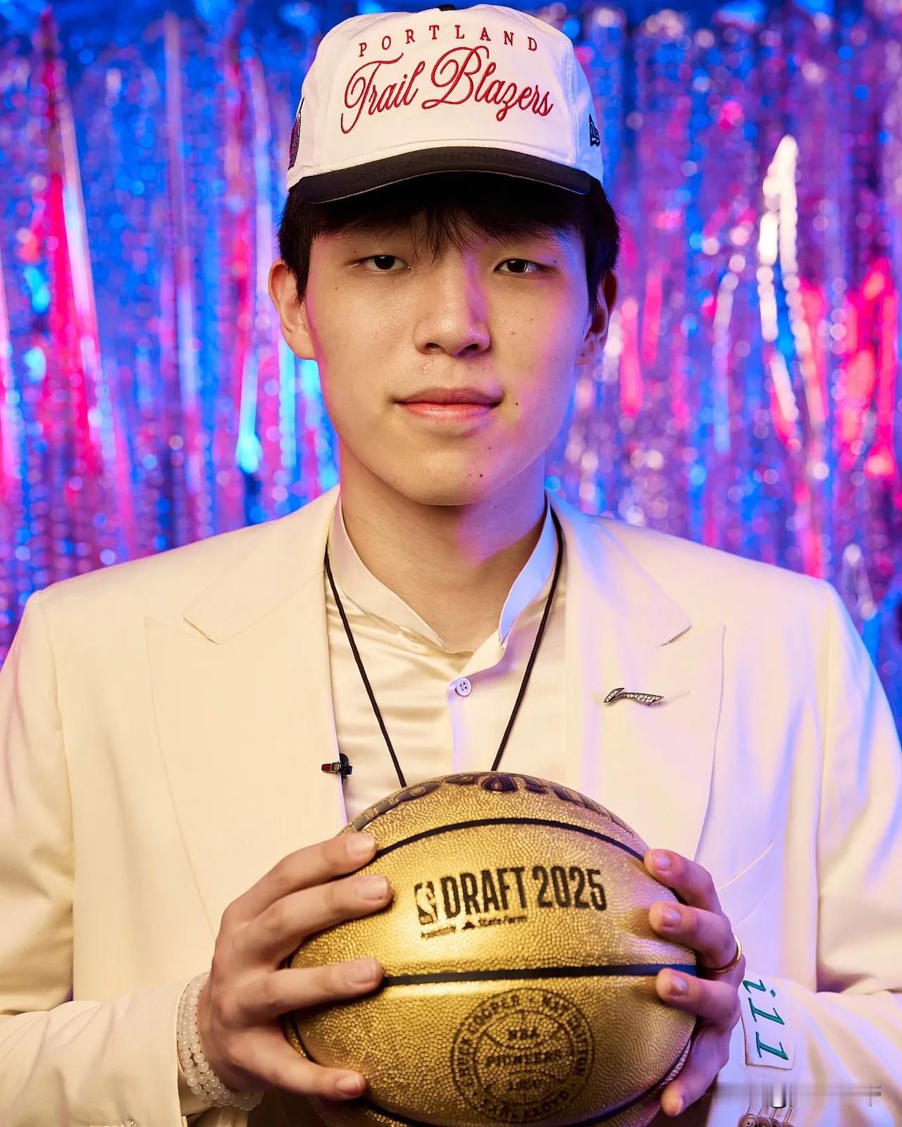 你信不信？DeepSeek预测今天杨瀚森NBA首秀将拿下14+8的数据！

一会