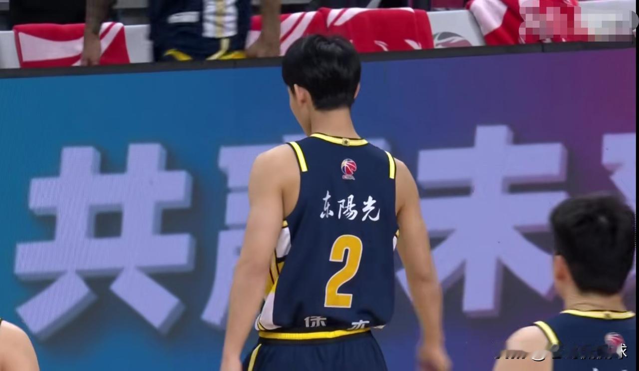 广东东阳光超级后卫徐杰真是满血归来！在今天广东东阳光主场迎战浙江稠州金租的比赛中