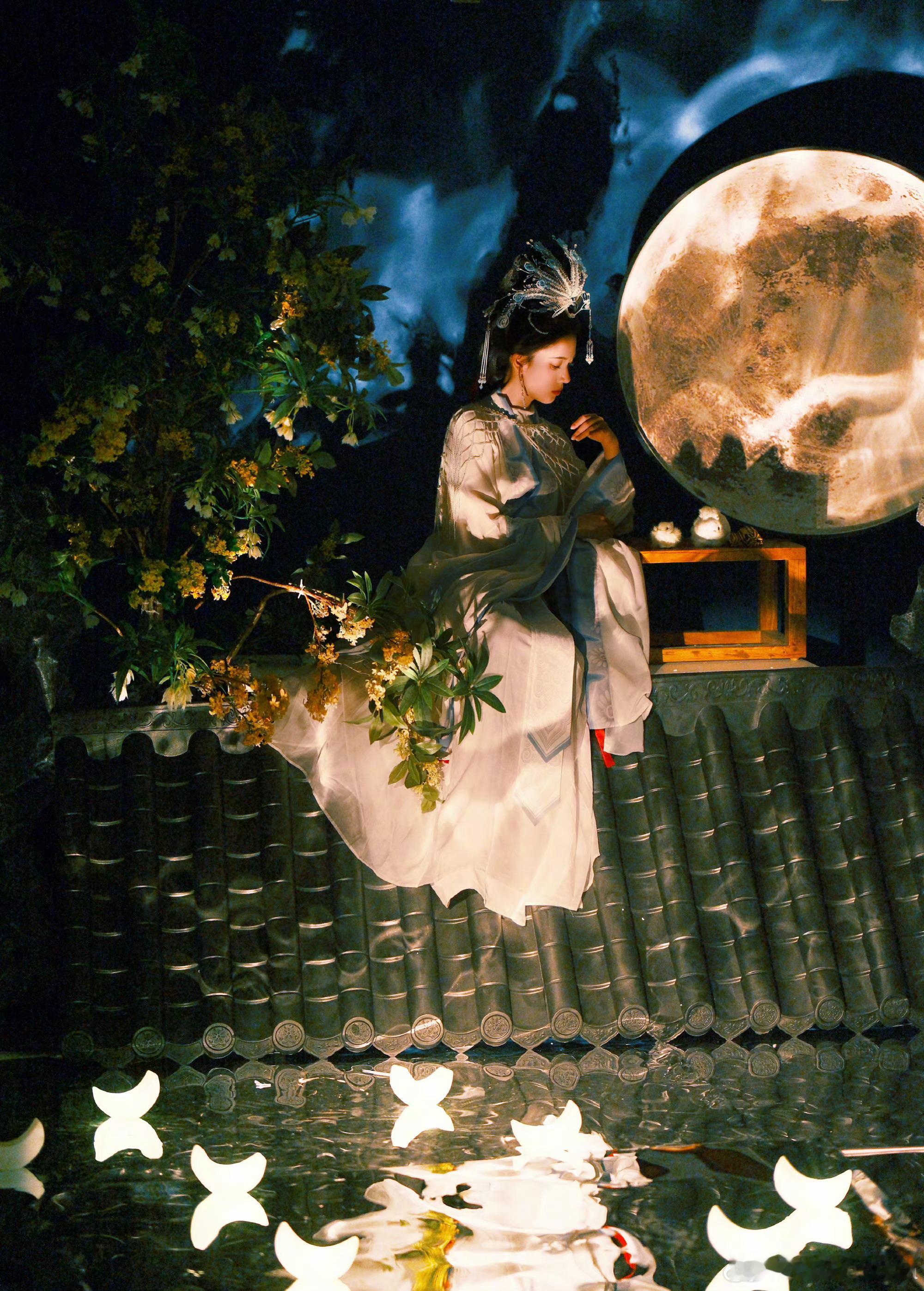 中秋营业的这三个古风写真，复原风赢得如此轻松。 ​​​