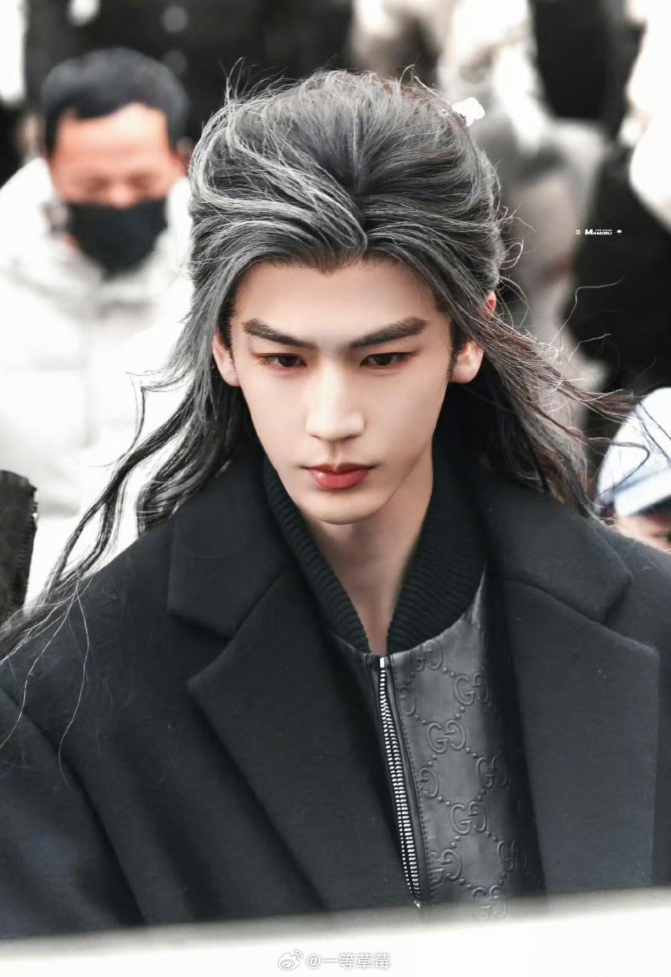  张凌赫《归鸾》今日白发造型路透 