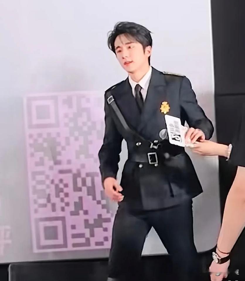 江珮遥的赛道终于选对了…
《南部档案》主创一起身穿剧中服装与粉丝开启见面会，最为