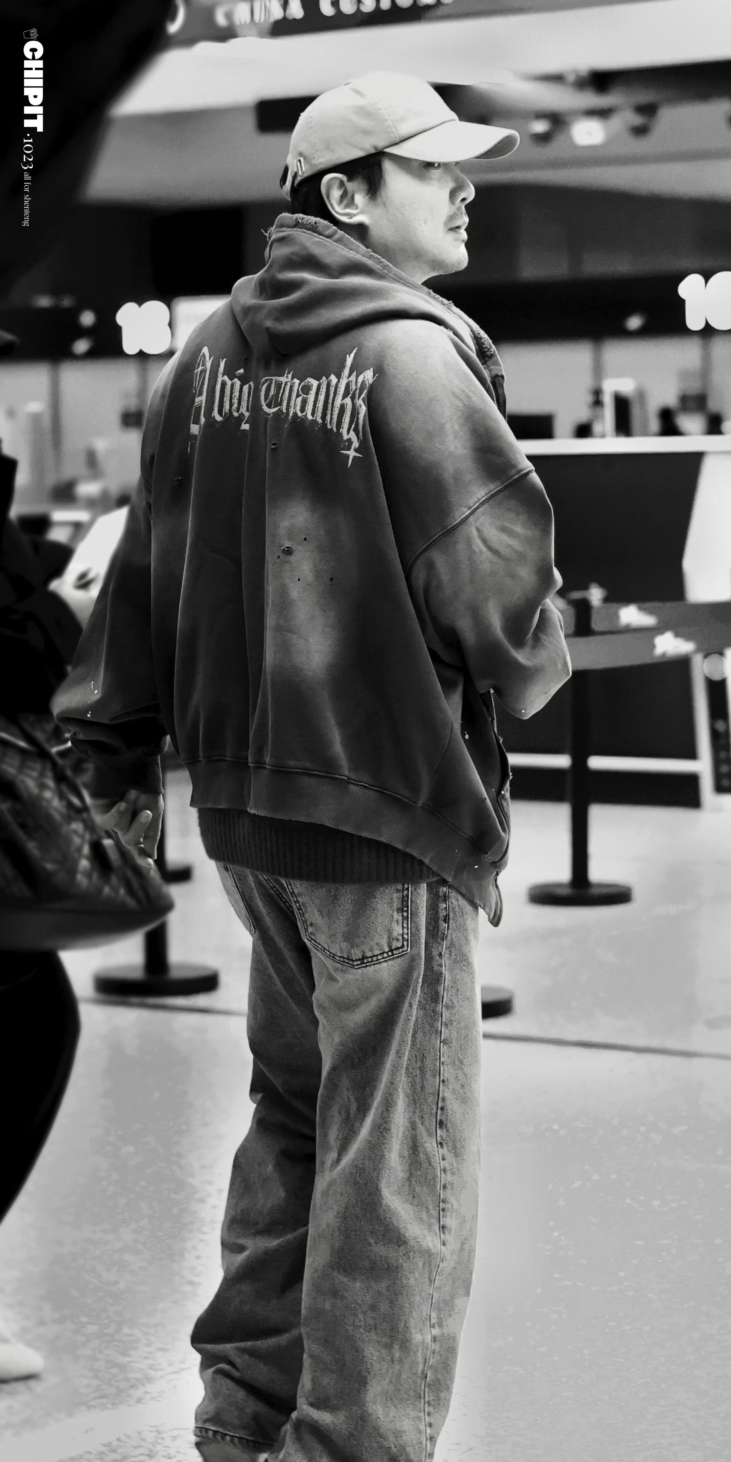 对沈腾182有了实感要知道腾哥除了搞笑之外可是实打实的军艺校草，腾哥一身西装挺拔