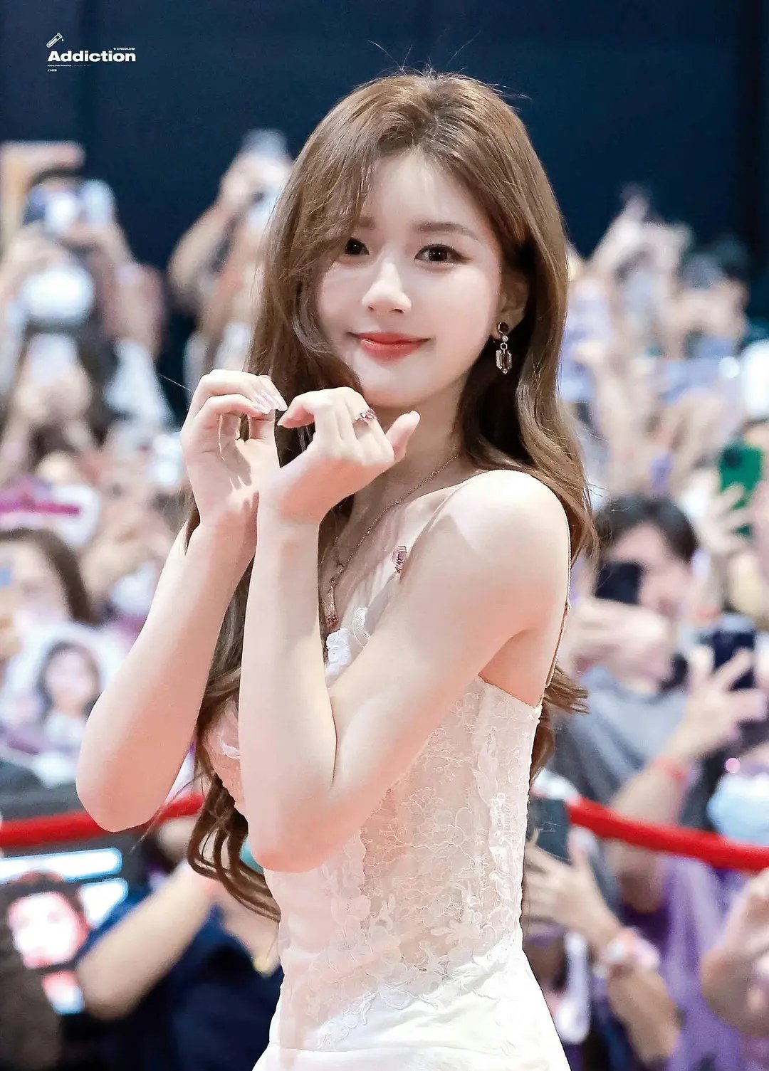 赵露思照片一个样，视频一个样[doge] ​​​