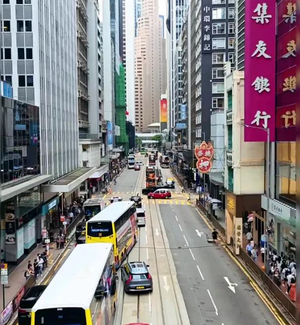 香港人优越感的底气
一、医疗条件好全民禁烟
平均寿命11年世界第一。
二、食品监
