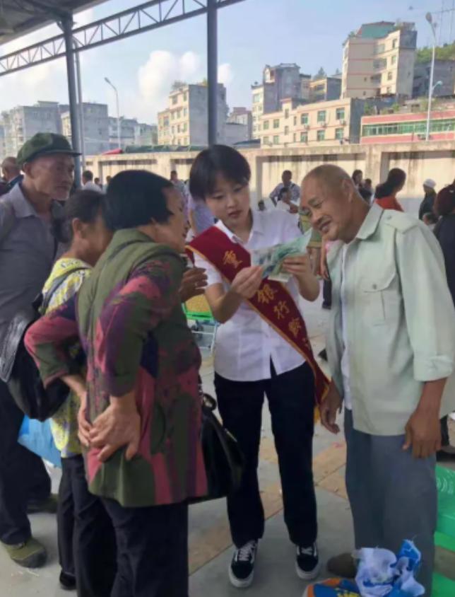 报警？挂失？深夜盗刷警报拉响，4万存款即将清零！重庆一女子发现银行卡被盗刷后，急