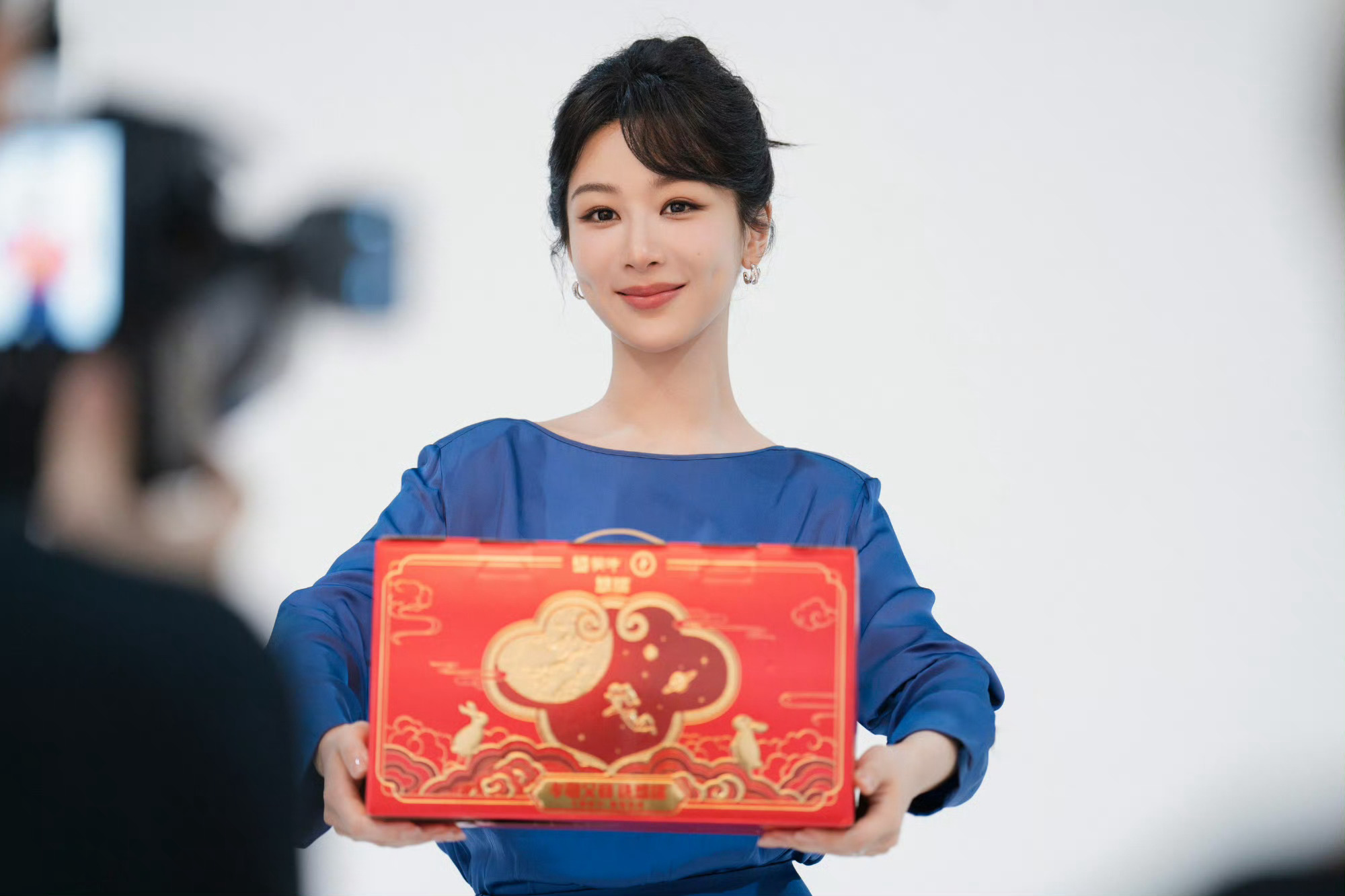 #杨紫[超话]#  💜#杨紫国色芳华# 💜#杨紫何惟芳# 🦋不用见日月，你