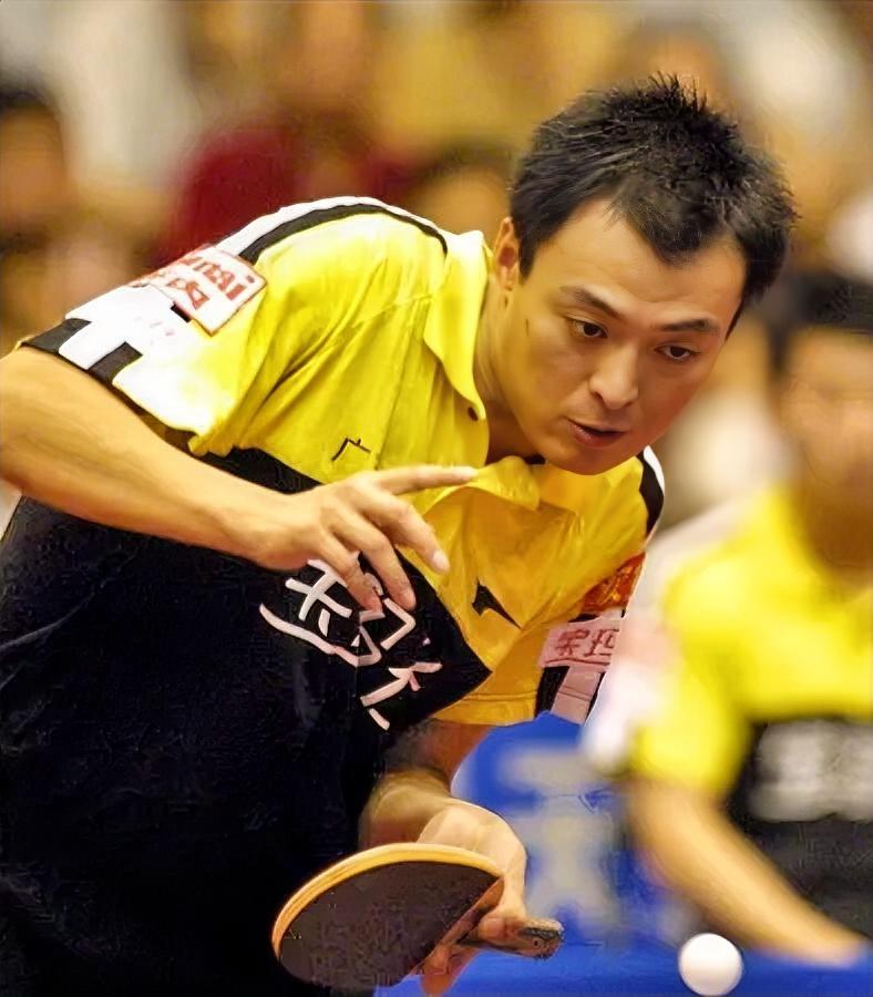 国乒总教头秦志戬年轻时是什么水平？

秦志戬运动员时期与刘国梁、孔令辉属于一代人