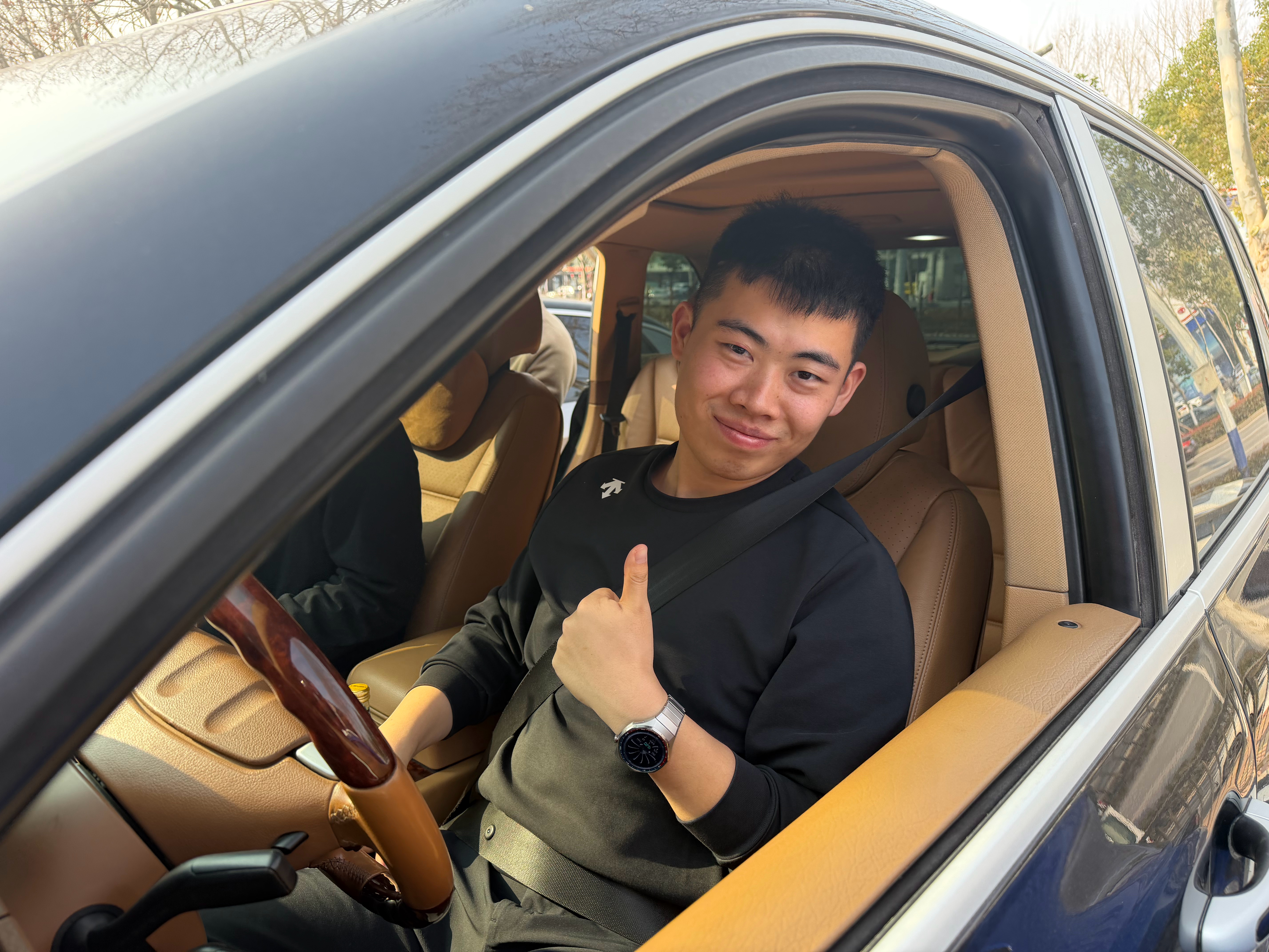 今天又是收割的一天大v8被梦龙老师买走了我3万收的经过一顿忽悠他转了我6万 