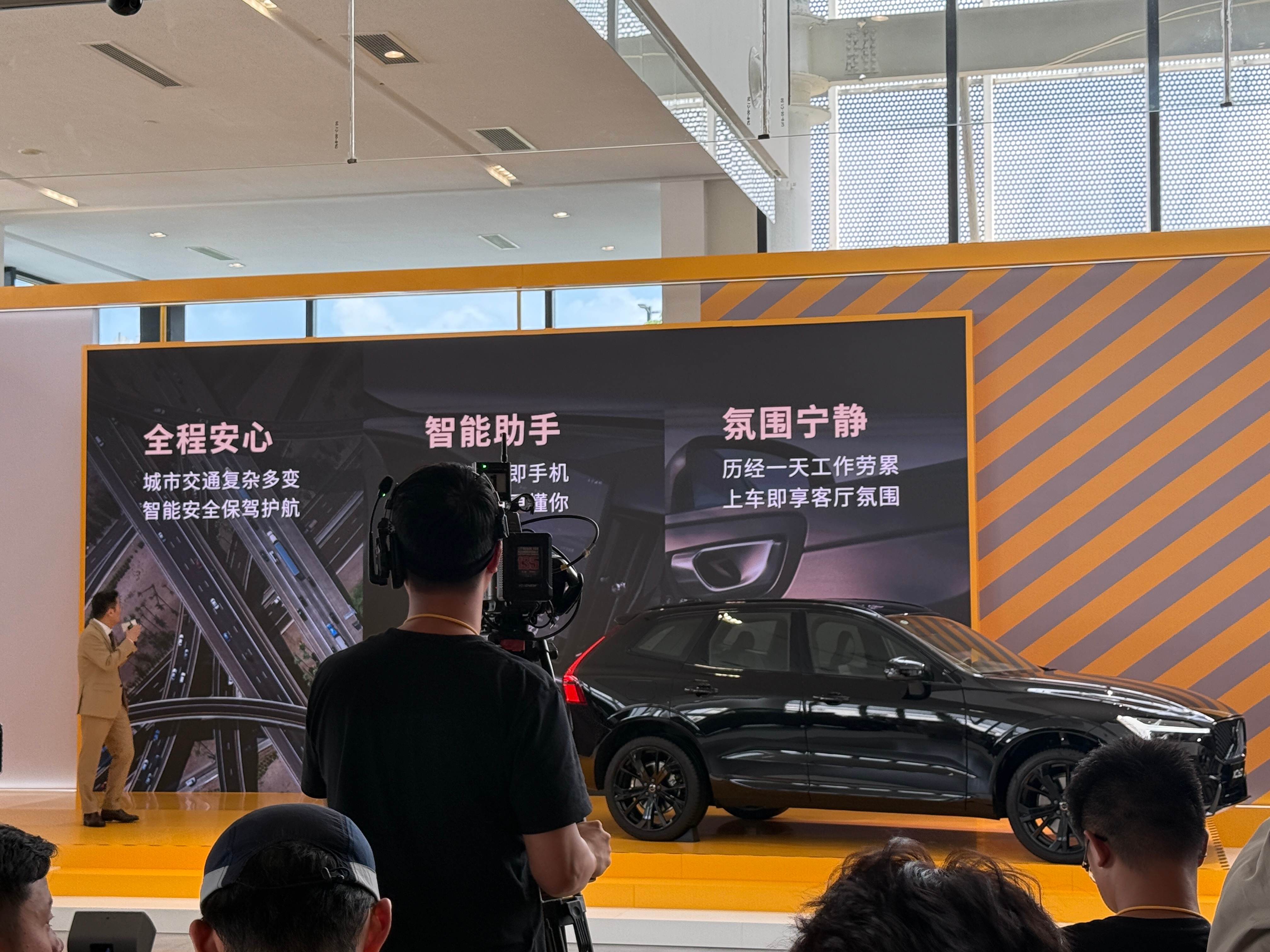 新款沃尔沃发布会安全假人舞台剧的创意，挺棒的，形象化的展示了沃尔沃的安全理念。但