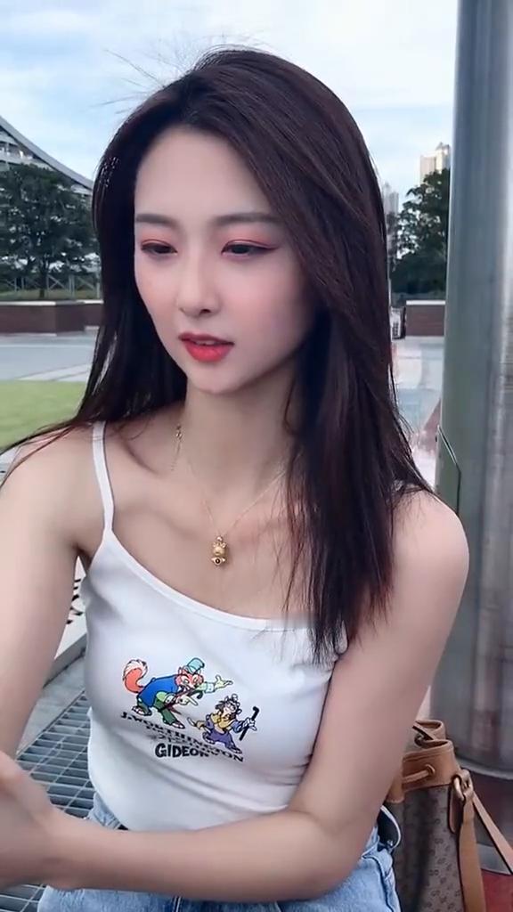 我在展台都站不住了，就先上了。