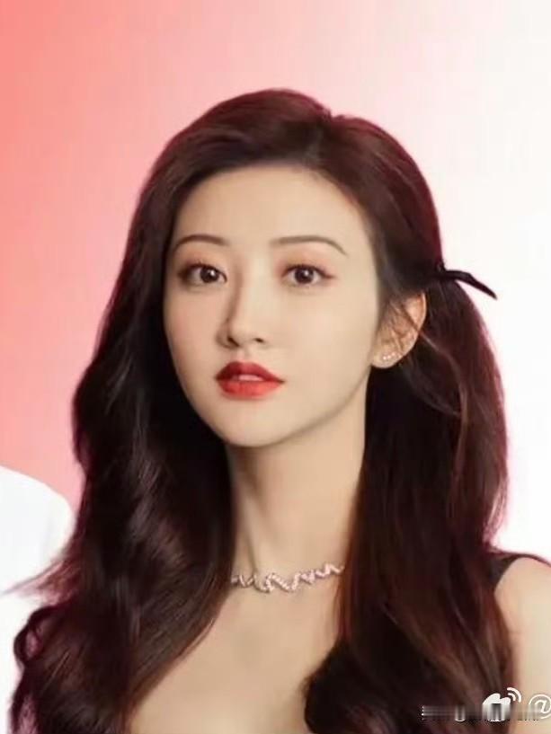 景甜估计不想结婚了
她曾多次表示向往婚姻，非常喜欢小孩子，希望能够生个孩子，但是