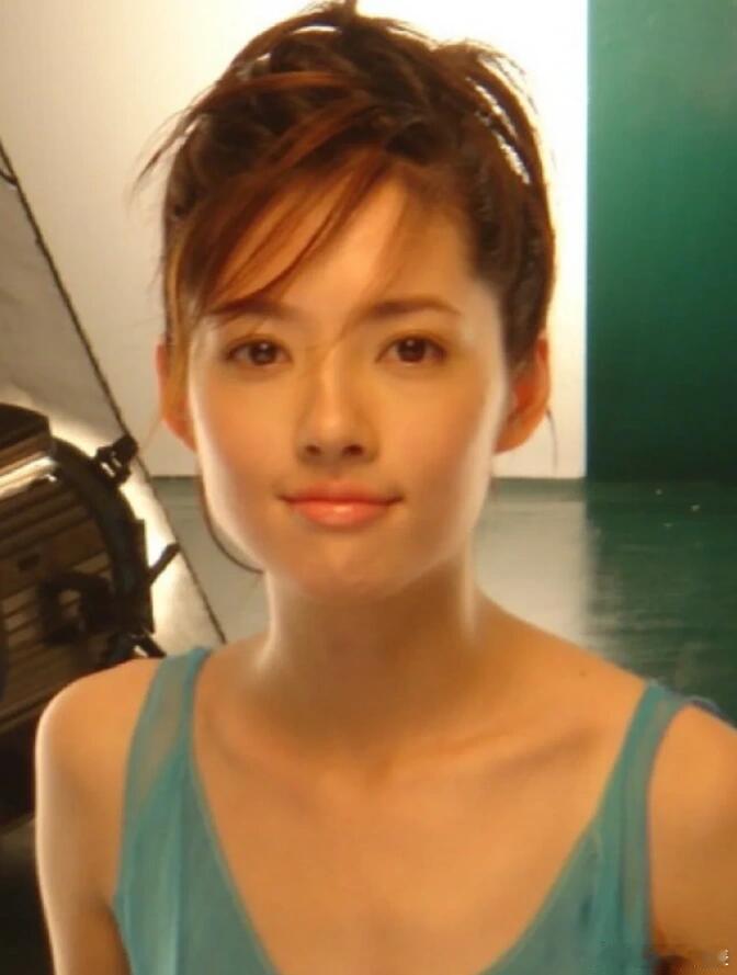 原来郭碧婷以前还是方脸，84斤被导演要求打瘦脸... ​​​