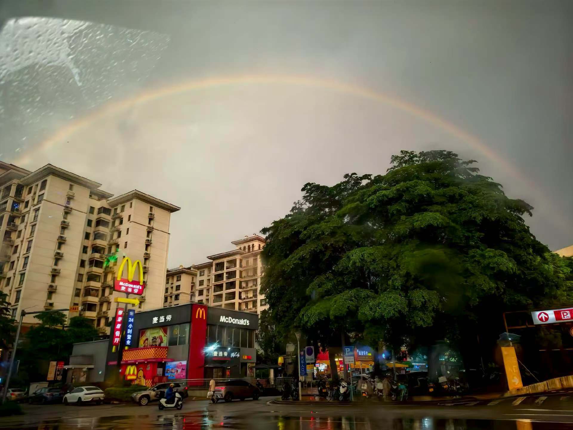 生活手记 来呼吸一下新鲜空气，消除一下疲惫还看到了久违的彩虹🌈 