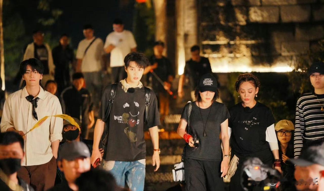 短剧男主柯淳，被霸总刘嘉玲宠爱，被霸姐宁静呵护，这泼天的富贵也是让他接住了。
