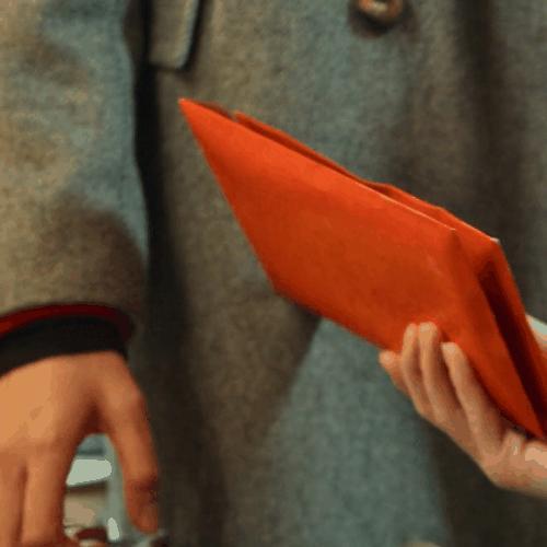 哈哈，赵丽颖工作室开工营业现在给我的感觉是活人感满满但又想要有网感又觉得姐应该沉