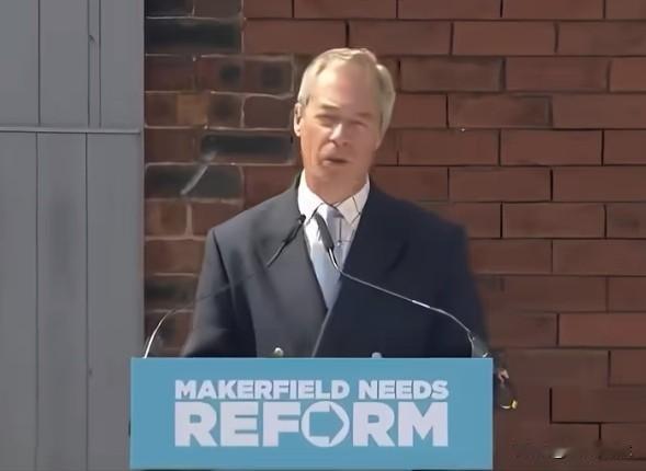 英国改革党领袖法拉奇在竞选集会上将北爱尔兰的暴力事件与移民问题挂钩，直指首相斯塔