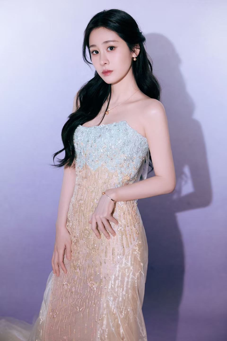 张碧晨逐玉主题曲众里寻他千百度3月5日重磅官宣！张碧晨倾情演唱逐玉爱情主题曲，取