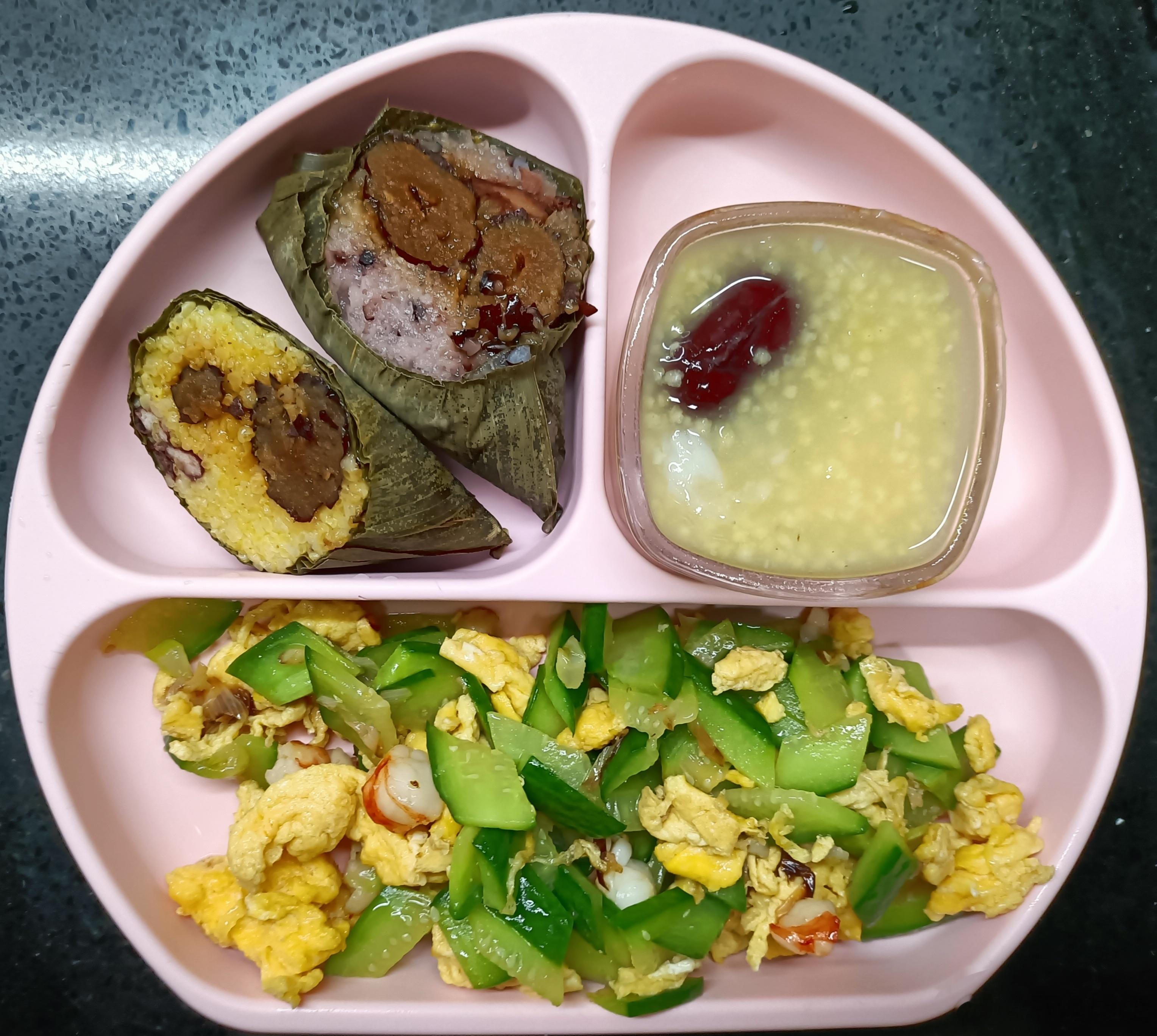 #糖糖的饭饭##科学育儿营养护航# 周六姥姥家一天，今天午餐是韭菜猪肉虾肉木耳水