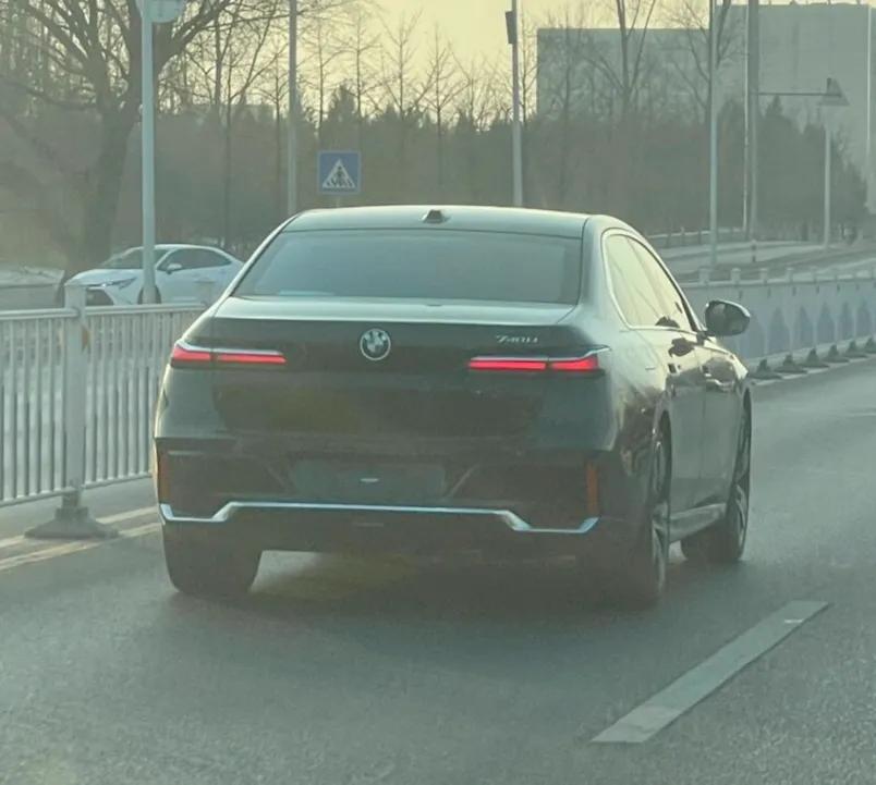 只有我觉得新款宝马7 系不好看吗？丑是真的丑，大是真的大，香是真的香！