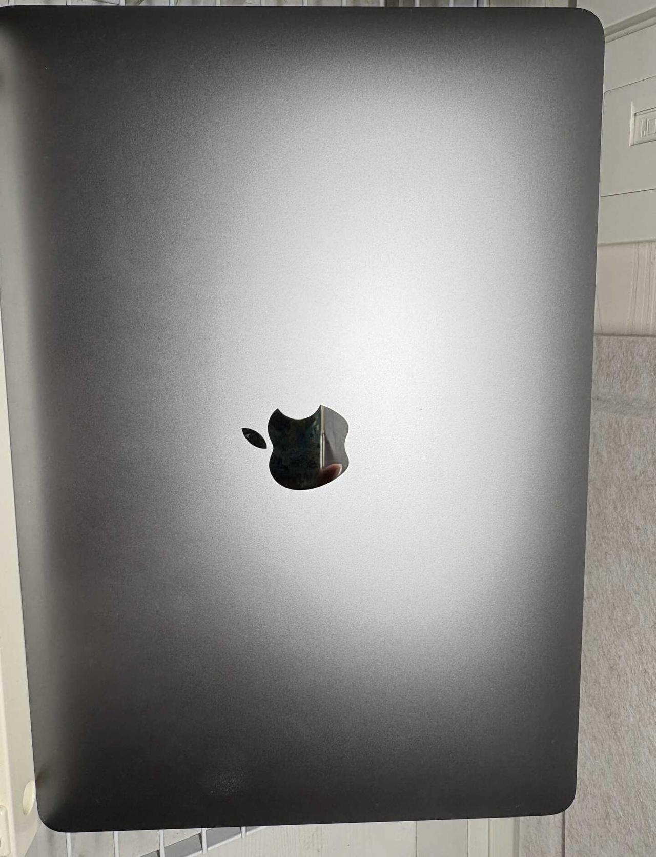 出一台macbook 99新
出女大学生自用macbook m1 air
电池健