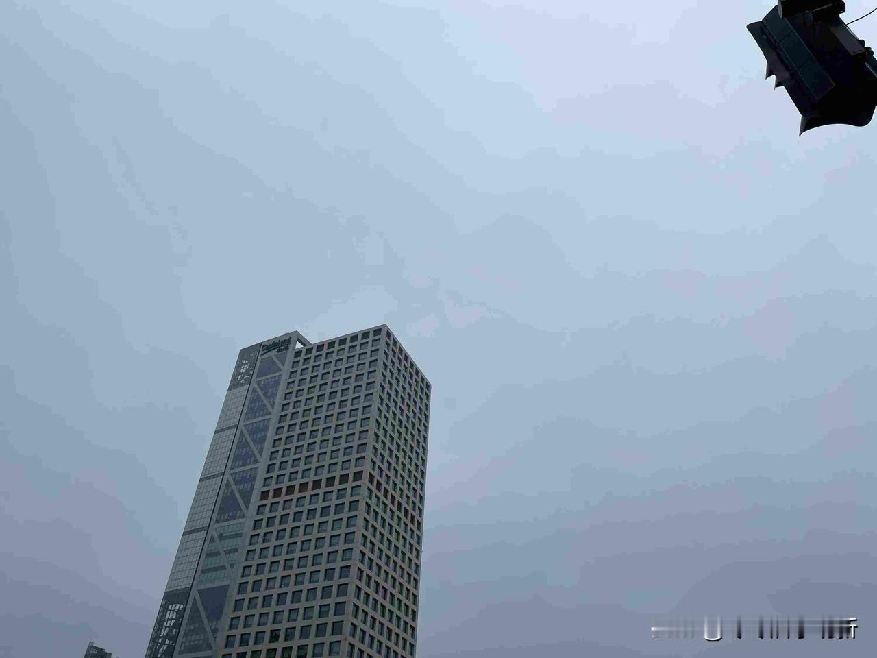 凉爽成热词，年轻人不喊累却集体降温，他们到底在躲什么？

2025年9月，网上突