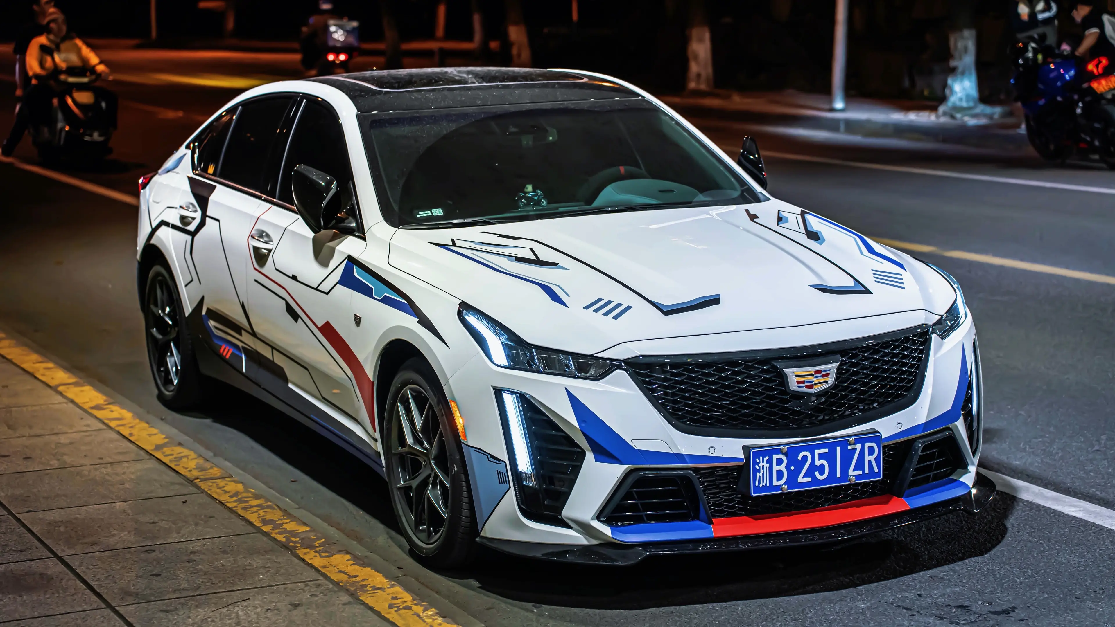 试过了18岁开CT5兜比脸还干净