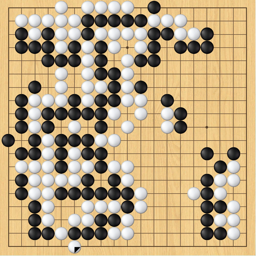 对方只要一步棋就可以吃掉白棋，但这步棋偏偏就是撞气，最后差一口气杀不掉。这样的情