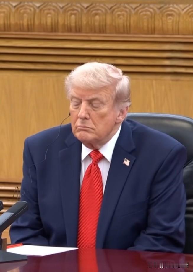 听到了一个好笑的，
说美国这时候访华说明家里日子确实不好过。原因主要有两点，因为