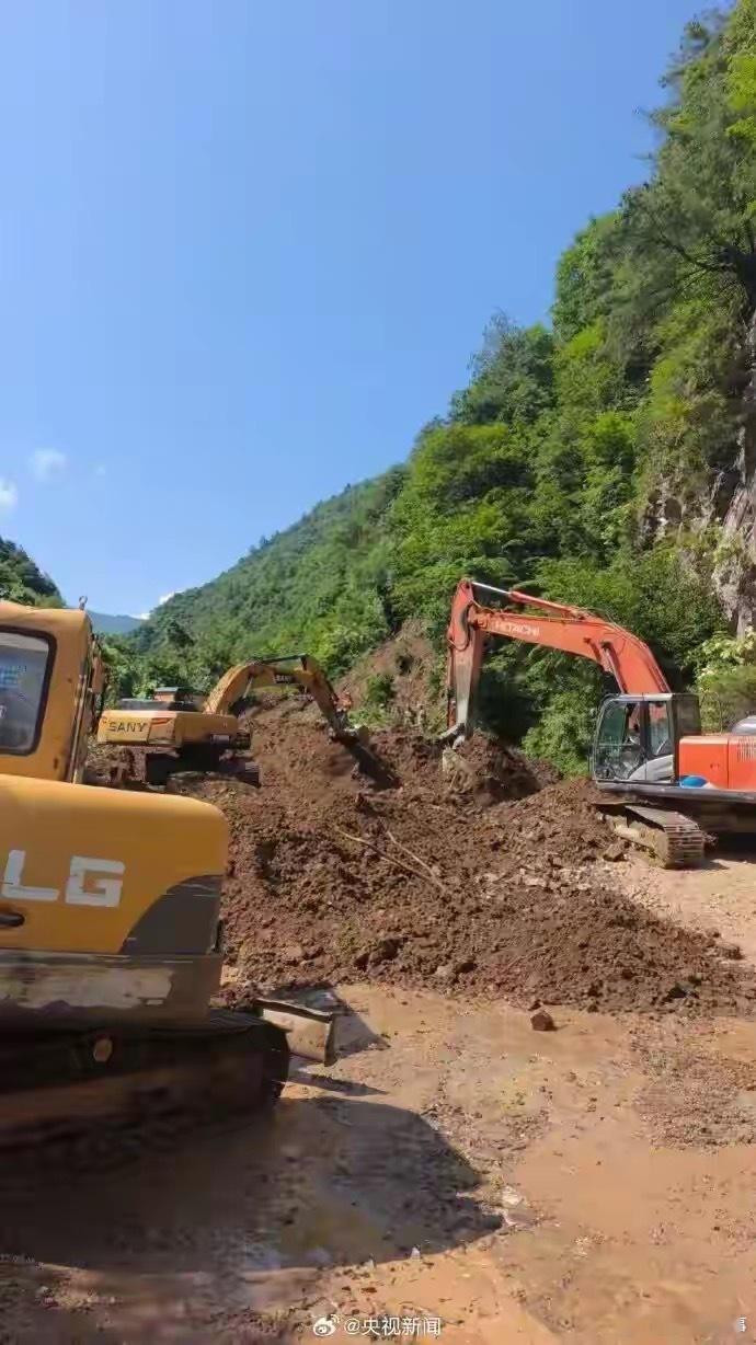 阎肃观察肃言肃语 【甘肃陇南发生山体滑坡，33人被埋，已成功救出17人】7月7日
