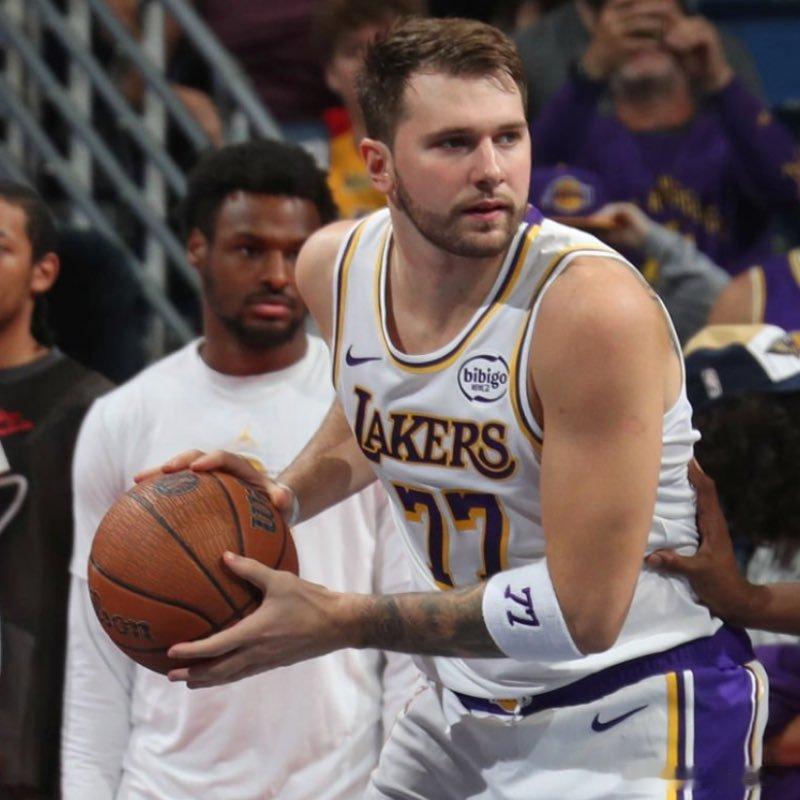 雷迪克谈到最近东契奇手感不佳：“最近两场比赛，对方派出了全明星级别的防守球员盯防