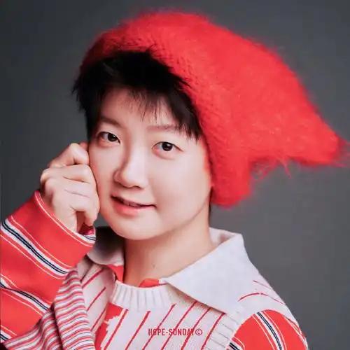 当然了，在我心里孙颖莎就是世界女乒一姐。她技术精湛、体能充沛，善用脑子打球，可根