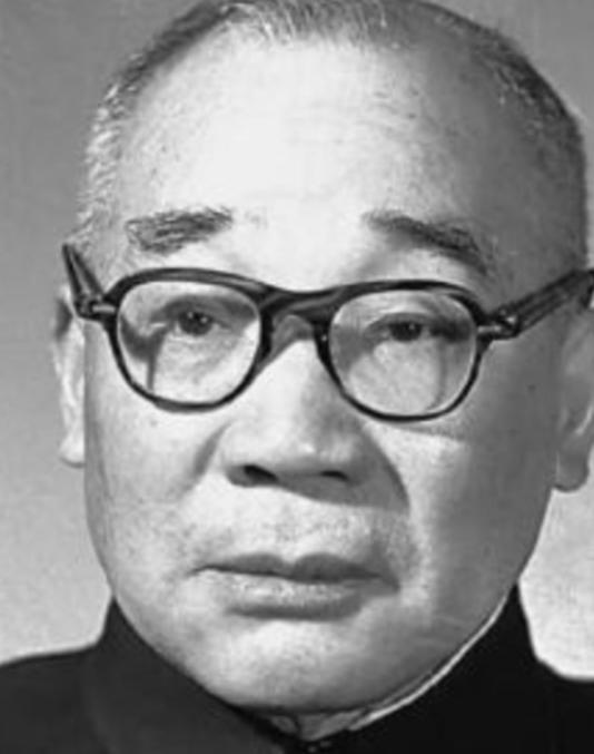 1958年，马寅初伟人建议实行计划生育。伟人反对，否决了他的建议，并提出一个令世