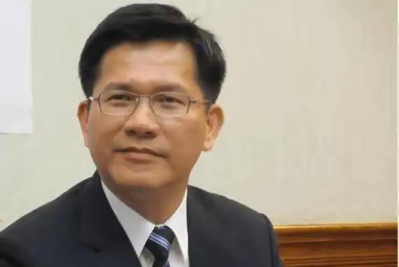 来自外媒8月19日消息说，岛内当局外事部门负责人林佳龙公开表示，日本当然是二战侵